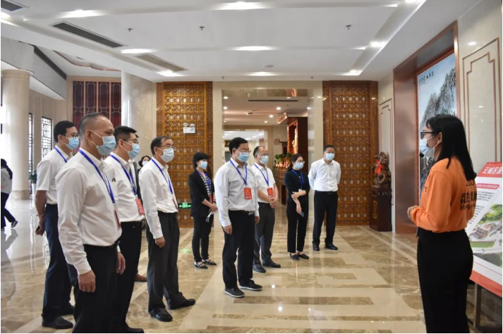 衍生動(dòng)態(tài)丨云浮市人大常委會(huì)副主任曾云鋒一行蒞臨衍生健康醫(yī)藥產(chǎn)業(yè)園參觀調(diào)